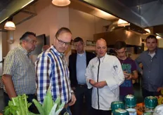 Er valt veel te leren van kok Rob van Giessen, die de volle aandacht van de groentetraiteurs krijgt