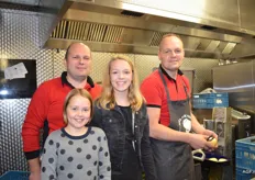 Arjan, Sacha John en Anne Groeneweg Aardappelhandel E. Groeneweg uit Oudewater laat gasten zien hoe je friet van culinaire kwaliteit maakt