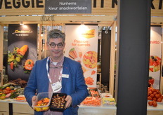 Roland Koets van Nunhems. Hij staat met de kleur snackwortelen.