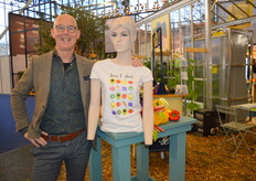 Maurice Wubben de organisator van het groenten en fruit plein. Maurice wil in de toekomst T-shirts maken voor de jonge doelgroep.