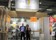 Diana de Wit, Elbert van Aalst en Marion Hooijmaijers van Alfa Accountants, helemaal trots in hun prachtige nieuwe stand