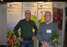 Johan Muis van Salco Bedrijfdeuren en leverancier van Javeko met rechts Jan van Eekelen van Javeko.