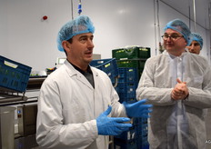 Mark, hoofd van de snijderij, demonstreert straks de werking van de was en snijlijn