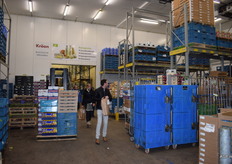 De loods met producten van Vroegop-Windig en Kroon Biologisch