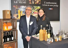 Gilles Tessier samen met zijn dochter Marie van Les Vergers de la Silve. Het bedrijf is al vier generaties in de familie en zijn gespecialiseerd in verse appelsappen.
