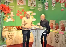 Johan Stevens en Marnix Hessel van Tomabel. In de stand was een breed scala van de producten van Tomabel uitgestald en werden gerechten bereidt op basis van die producten.