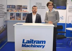 Maylin Moncada en Karen Quaas van het amerikaanse Laitram Machinery. De machineleverancier ontwikkelt onder meer verwerkingsinstallaties voor de AGF-sector.