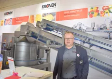 Stephan Zillgith, CEO van Kronen GmbH, laat de nieuwe centrifugemachine K650 zien