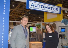 Sander van der Valk en Barbara Braam van Automator. De Matthews printer print in hoge resolutie op secundaire verpakkingen tot 100mm. Het printvlak is optimaal te benutten.