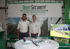 Teus de Jong en Rick Mudde van FruitSecurity waren ook weer druk met netwerken en informatievoorziening in de hagelnetten.