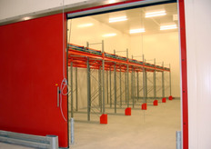 Deze zijn ingericht met zowel inrijd-stellingen...