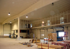 De centrale hal is voorzien van een verhoogd expeditiekantoor.