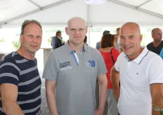 John Hansen van Hansen Logistiek te midden van Loek Houben en Wim van Esseveldt van KCB