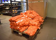 Uien en aardappels worden nog in grote volumes gekocht