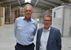 Jan van Houwelingen en Freek van Wamel van het bedrijf van Wamel. Zij hebben de sorteermachine geleverd.