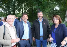 Gert Mulder met de zuidelijke delegatie: Ron de Greeff (Staay-Van Rijn, Marcel Verdellen (Satori) en Sandra Bogaard (Fris-Co)