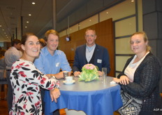 Tine Maes en Jonathan Van Beek van Inagro en Bart Van Droogenbroeck en Sofie De Man van ILVO