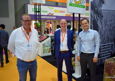 Co van Es en Omar Moghrani van Milestone met Rien Murre van Top Onions