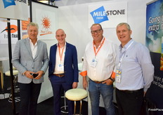 Vleesimporteur Patrick Ballering (Vion Food Group) met Omar Moghrani en Co van Es van Milestone en de in Bangkok woonachtige Sjaak de Klein van NDL