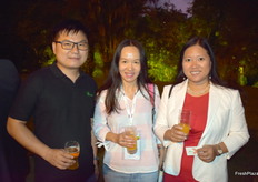 Huiquan Chen (Ridder) met Yang Yang van Jiffy Products International en Zhen Liu, PhD Food & Biobased Research aan Wageningen Academy