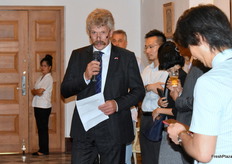 Gevolgd door een speech van Henk Stigter, werkzaam bij de landbouwraad op de ambassade