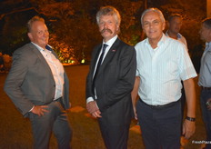 De laatste foto van de avond: Bert Blokzijl (GKE), Henk Stigter en Leonard Kampschöer (FruitMasters)