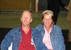 John en Carola In 't Veen. Hij werkt als sorteerder bij Ammerlaan.