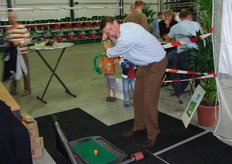 John Ammerlaan van Plantenkwekerij Leo Ammerlaan in (golf)actie.