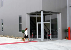 De rode loper was uitgelegd voor de vele genodigden.