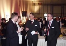 Frans van DIjk, Annemiek Nefkens, Gerald Muller en Rob Stoll praten bij