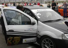 De eigen Dacia Logan waar het Jaguar Racing Team mee uitkomt in de Dacia Logan Endurance Cup.