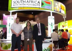 Jan van Nes, Michelle Kruger en Stuart Symington promoten Zuid-Afrikaans fruit