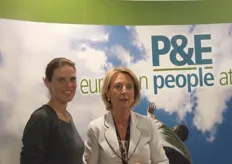"P&E People levert veel uitzendkrachten in de agf-markt", legt Anne-Marie Windsant (rechts) uit."