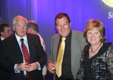 Frugi Venta voorzitter Wim Tacken en Willem Baljeu met zijn vrouw Ineke