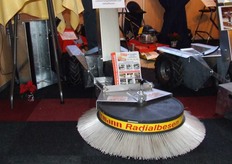 Traploosverselbare rijsnelheden met rechtsom- en linksomdraaiende borstels.