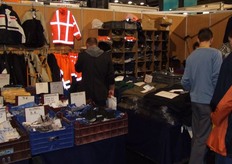 Graaien in de beursaanbiedingen. Zelfs mannen zijn dan gretig...