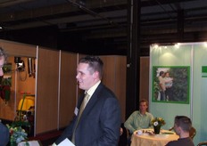 Joris Wisse van CAF in gesprek met een teler.