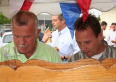 Harry maakt zijn haring klaar