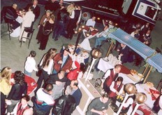 Gezellige ontvangst in voorgedeelte van de productiehal