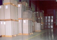 Planohal met opslag karton