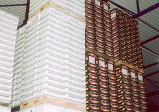 Torenhoge opslag van opzetdozen