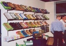 Wand met bedrukte voorbeeld dozen