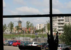 Waar de molen staat, ernaast is in het verleden de Delft gebouwd