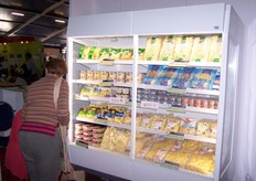 Een koelschap met aardappelproducten...