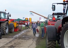 Er werden ook allerlei traktoren en andere machines getoond.