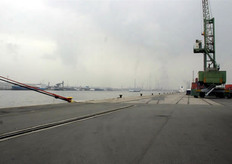 Zicht op pier 212 in de haven van Antwerpen.