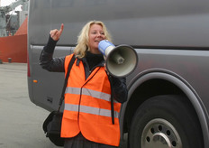 Op deze foto vraagt Astrid Kortekaas van AgroFair de aandacht van de aanwezige vertegenwoordigers.