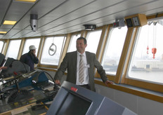 Erik Goetschalckx van Bonita op de brug van de Charles Island.