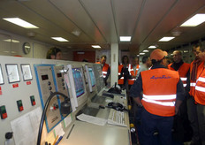 In de controlekamer van de machinekamer.