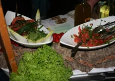 Salade en snoeptomaatjes in de stand van VDN.